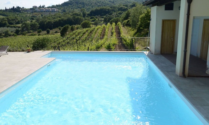 Capolona Apartment | Cosy apartment for 6 guests with WIFI, pool, TV and pets allowed, close to Arezzo