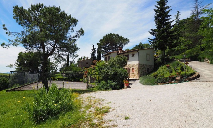 San Gimignano Apartment | Cosy apartment for 6 guests with WIFI, pool, panoramic view and parking, close to San Gimignano
