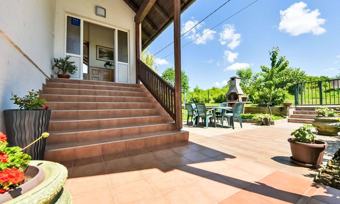 Slunj Apartment | Cosy apartment for 6 people with A/C, WIFI, TV, terrace and parking
