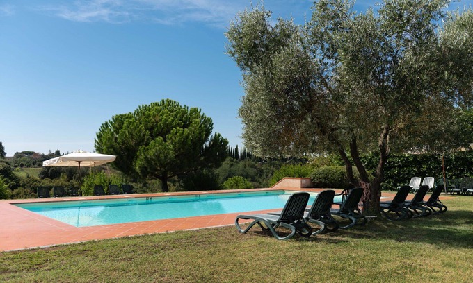 Siena Apartment | Cosy apartment for 8 guests with hot tub, WIFI, pool, pets allowed and parking