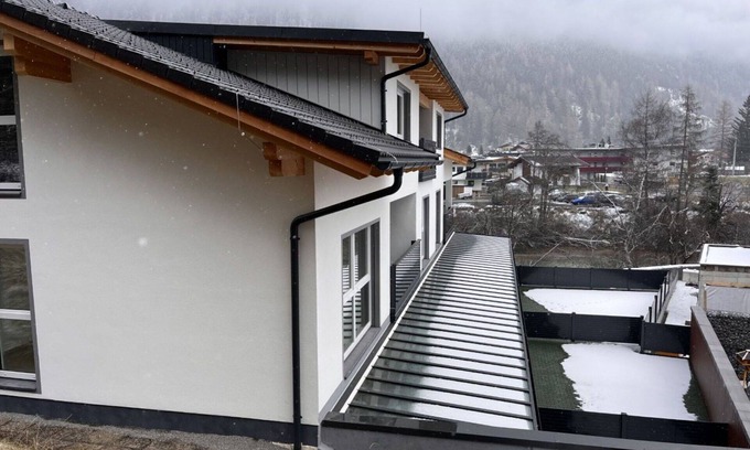 Laengenfeld Apartment | Cosy apartment for 8 people with hot tub, WIFI, TV and balcony
