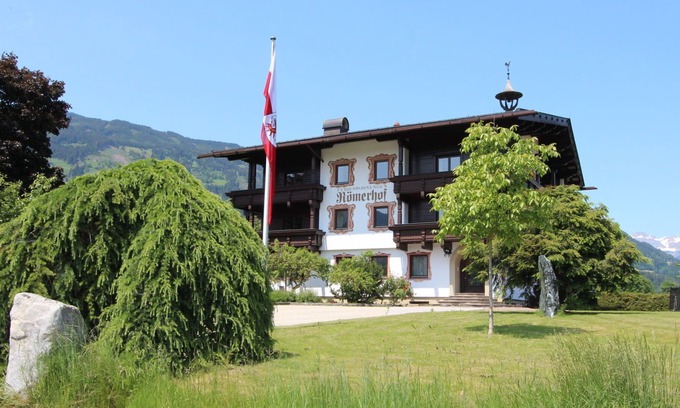 Kapfing Apartment | Cosy apartment for 4 people with WIFI, TV, balcony, pets allowed, panoramic view and parking