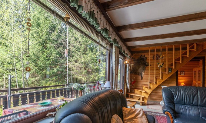 Arrach Apartment | Cosy apartment for 4 people with WIFI, TV, balcony, pets allowed and parking
