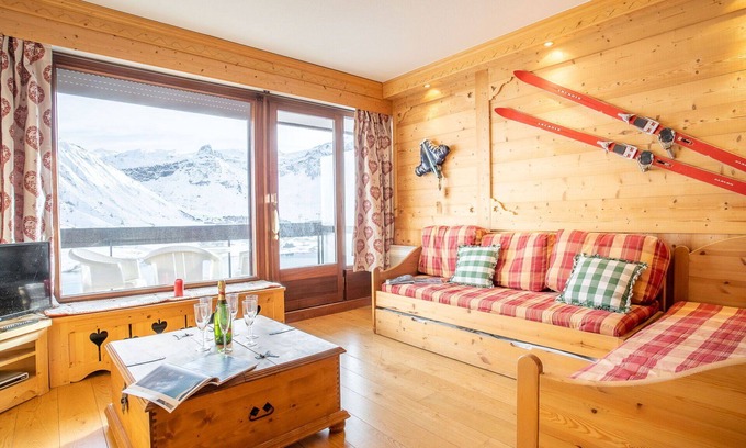 Tignes Apartment | Cosy apartment for 8 guests with WIFI, TV and balcony