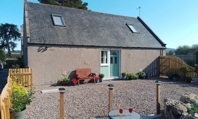 Inverurie Apartment | Cosy apartment in beautiful rural Aberdeenshire, convenient for shire and city.