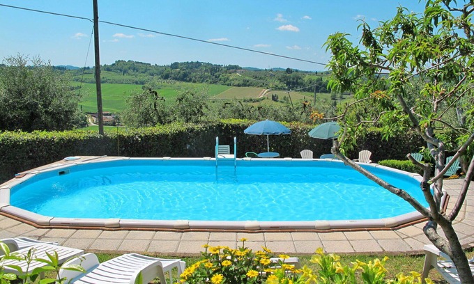 San Miniato Villa | Cosy apartment in villa for 6 guests with pool, TV, patio and pets allowed