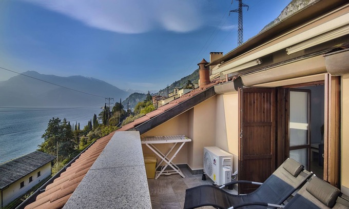Fiumelatte Apartment | "Cosy Apartment in Varenna" with Lake View, Balcony and Wi-Fi