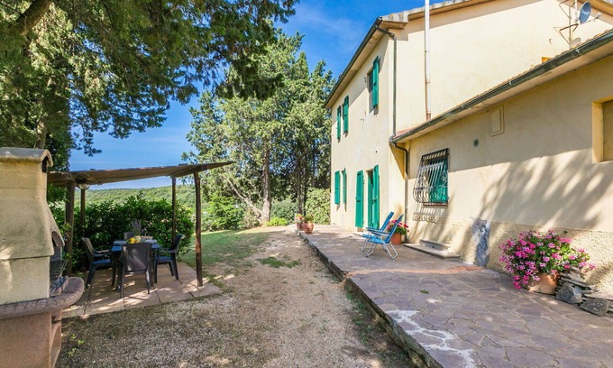 Follonica Villa | Cosy apartment in villa for 6 people with pool, WIFI, TV, patio and pets allowed