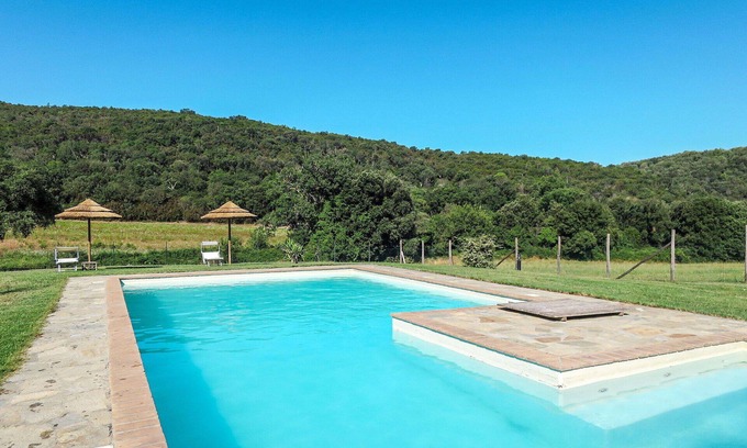 Montorsaio House | Cosy apartment in villa for 4 people with pool, WIFI, TV, patio and pets allowed