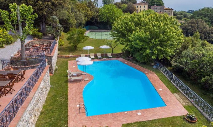 Crespina Villa | Cosy apartment in villa for 18 people with private pool, WIFI, TV, terrace and pets allowed