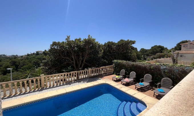 Costa Nova House | Cosy apartment in villa for 4 people with WIFI, private pool, A/C, TV, terrace and pets allowed