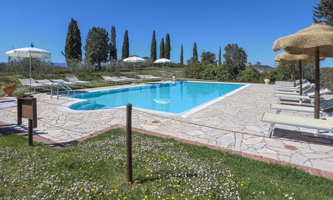 Sughera Villa | Cosy apartment in villa for 4 people with WIFI, pool, TV, terrace, pets allowed and parking