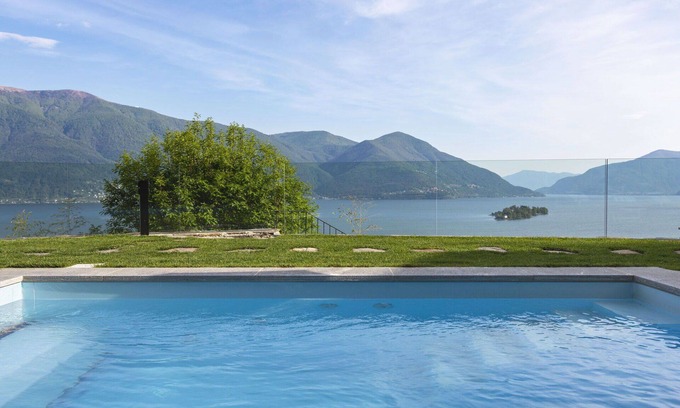 Ascona Villa | Cosy apartment in villa for 2 people with internet, A/C, pool, TV, patio and panoramic view