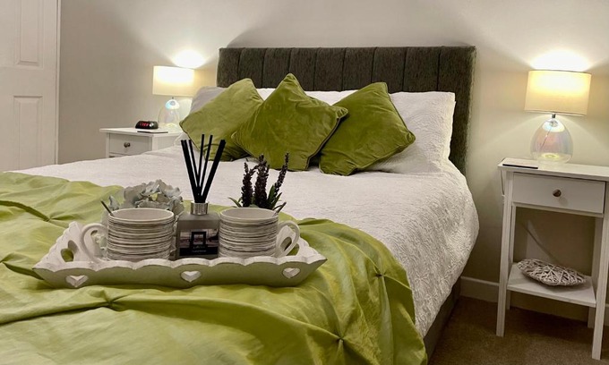 Trimley House | Cosy Bungalow Near Open Countryside
