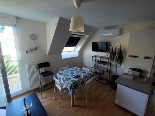 Poteries Apartment | Cosy Colette,climatisé avec stationnement gratuit.