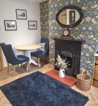Holt House | Cosy Cottage, in the idyllic town of Holt