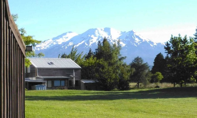 Ohakune Ski Chalet | Cosy Couple Getaway with Mountain View