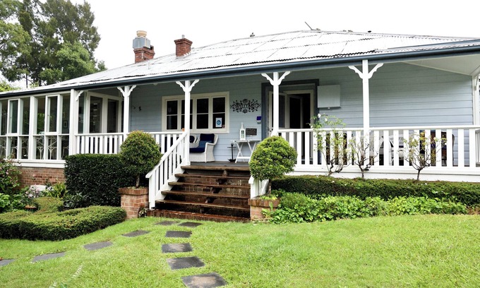 Bundanoon Bed & Breakfast | Cosy, elegant 5 bedroom home in beautiful Bundanoon