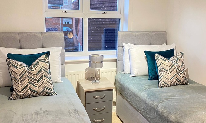 Edgbaston House | Cosy Family Home Perfect for Groups Contractor Welcome HS2
