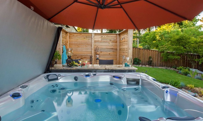 Luton House | Cosy Family home with (Spa,hottub,Jacuzzi), 5 mins from LUTON-AIRPORT