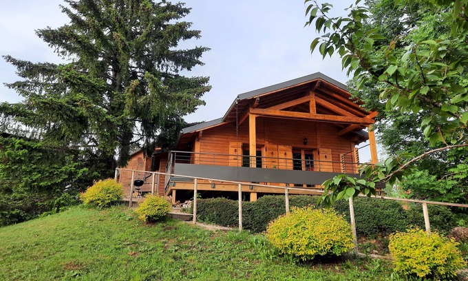 Saint-Laurent-en-Grandvaux Ski Chalet | Cosy Haut-Jura chalet - Swimming pool on the grounds - Beautiful terrace