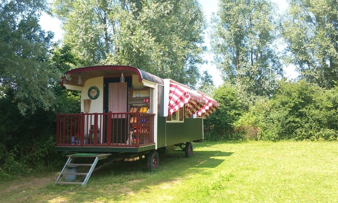 Koudekerke Cabin | Cosy gypsy wagon with private garden near the sea and beach!