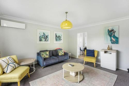 Sandringham Apartment | Cosy Haven Unit with Garage and Air-con