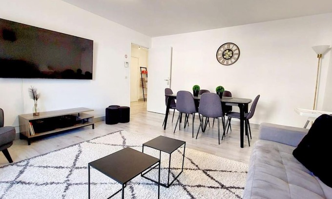 Cergy Apartment | Cosy Home 2 - Spacieux 3 pièces avec parking - 30 min de Paris