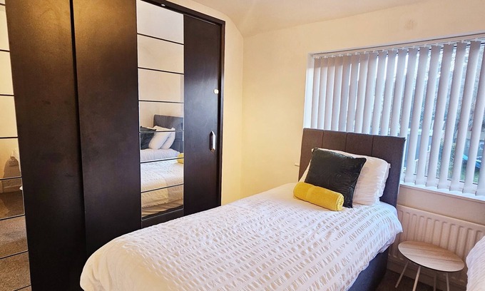 Birmingham House | Cosy Home in Birmingham*Near Villa Par* Free Parking