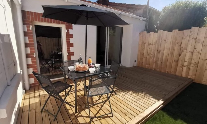 Saint-Michel-Chef-Chef House | Cosy house near the sea with Jacuzzi