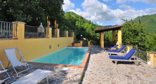 Gattaia House | Cosy House in Gattaia with Shared Pool