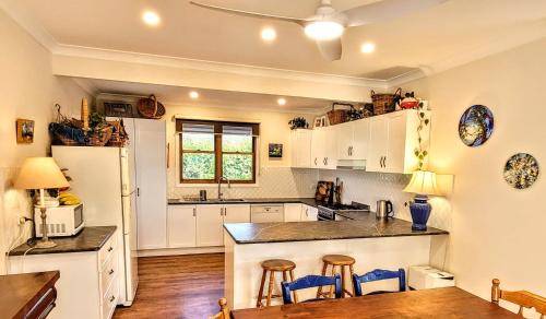 Calare House | Cosy Kenna 4 Bed 2 Bath Family Home close to CBD