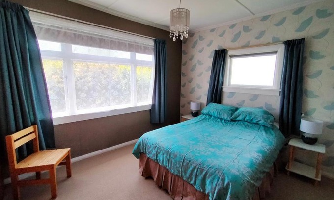 Otaki Beach House | Cosy Kiwi bach Kid and Pet friendly Beach house