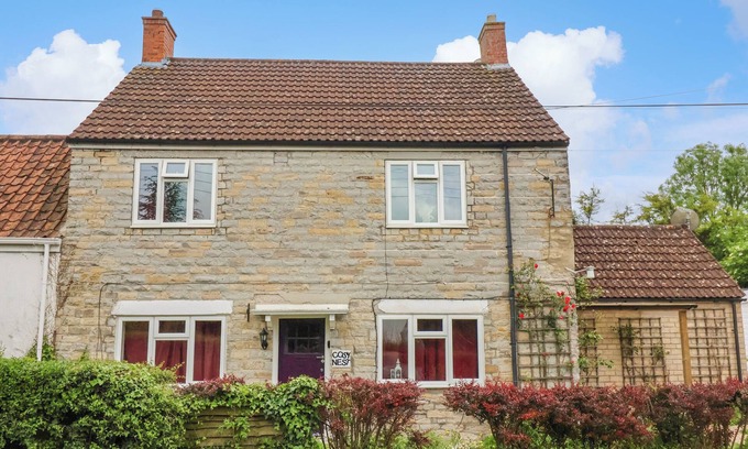 West Pennard Cottage | COSY NEST, pet friendly, with a garden in Glastonbury