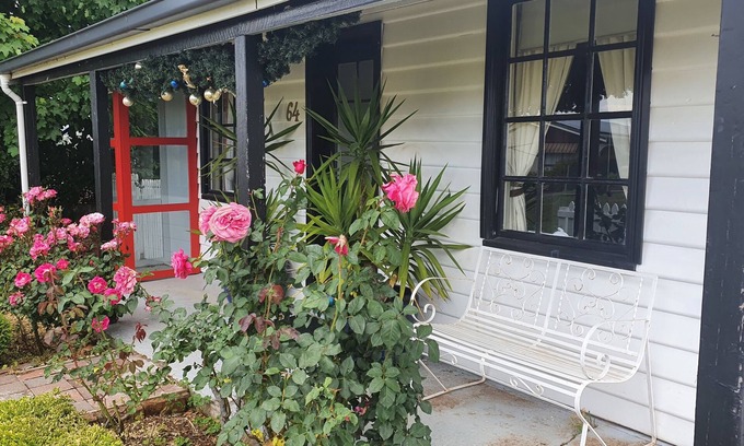 Deloraine Cottage | Cosy Original Miners Cottage - Magnificent views of the Great Western Tiers