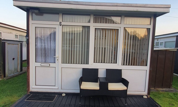 Chapel Saint Leonards Ski Chalet | Cosy Relaxing Chalet very close to beach and tour bus