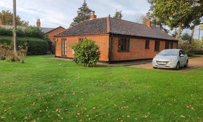 Chelmondiston House | Cosy Rural Barn Conversion 5 Min Drive To Pin Mill 1 BR + sofa bed