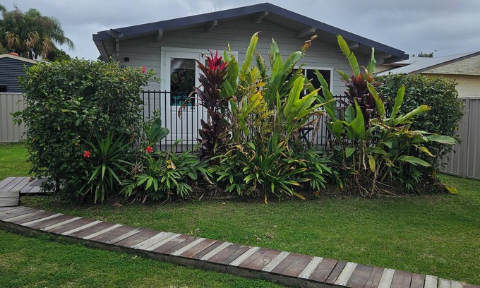 Maryborough Cabin | Cosy Studio Cabin at 94 Churchill Street, Maryborough QLD (Dog Friendly only)