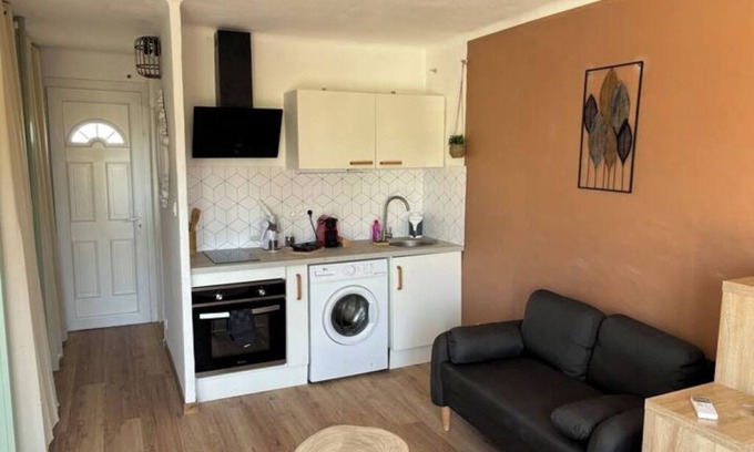 Fos-sur-Mer Apartment | Cosy studio close to amenities + sea 5 minutes away