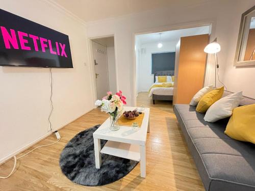Stevenage Apartment | Cosy Studio