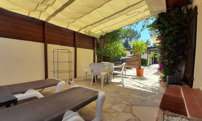 Boulouris-sur-Mer Apartment | Cosy studio+shared private heated pool