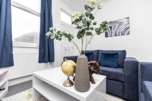 Pontefract House | Cosy two bedroom property!
