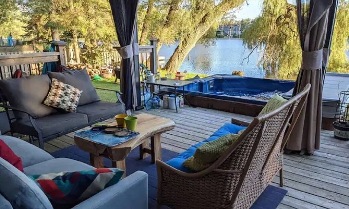 New Dundee Cottage | Cosy Updated Lakefront Cottage