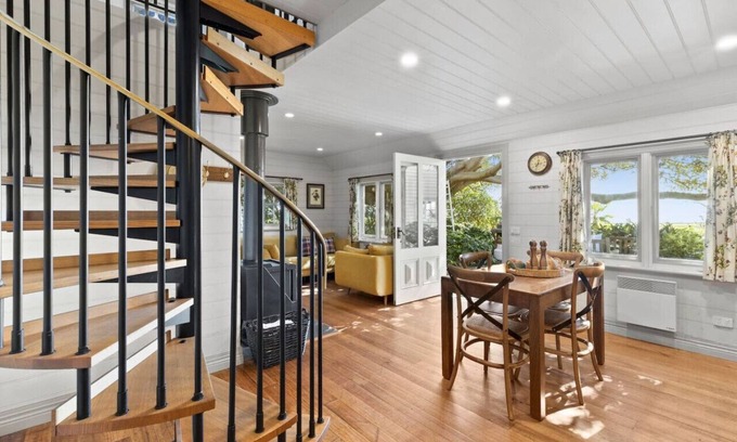 Portarlington House | Coton Cottage on the waterfront
