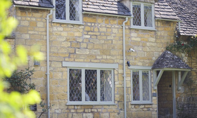 Broadway Cottage | Cotswold stone cottage in the centre of Broadway village with parking