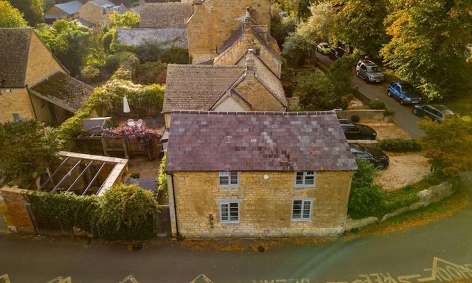 Moreton-in-Marsh House | Cotswolds Corner Cottage