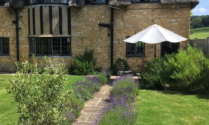 Broadway Cottage | Cotswolds Thatch Cottage, located in Broadway, Cotswolds England.