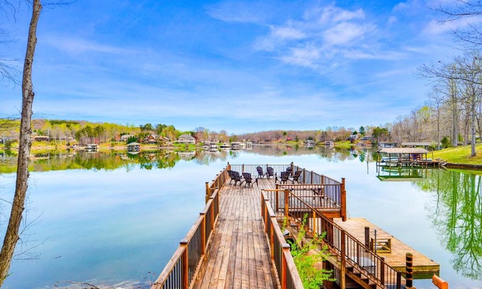 Moneta House | Cottage at the Lake