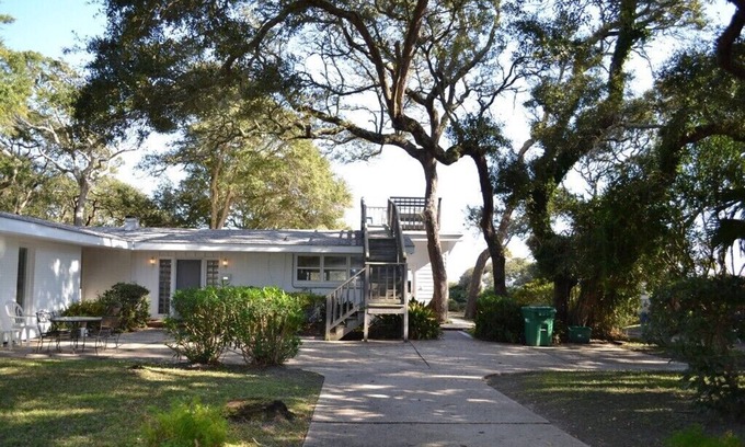 Jekyll Island House | COTTAGE BY THE SEA-Unit A 3 bedrooms, 2 bathrooms