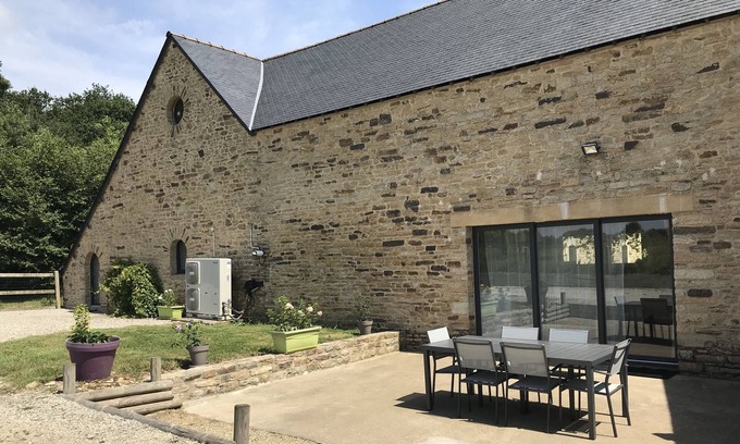 Plaudren Cottage | Cottage for 6 people in a quiet longère in the Breton countryside near Va